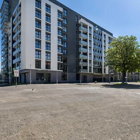 Nowoczesne Typu Z Parkingiem By Renters شقة